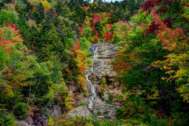 秋銀カスケード滝 - silver cascade falls ストックフォトと画像