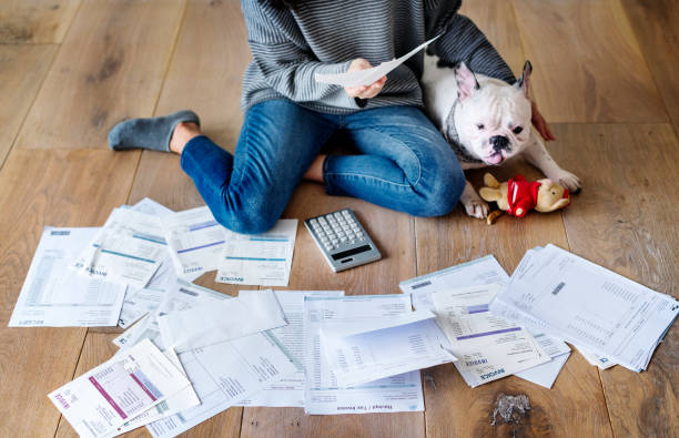 istock Woman managing the debt 922726070
