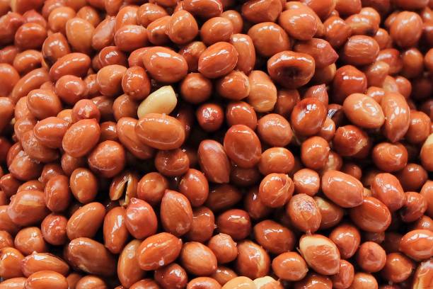 istock Pile of Deep Fried and Salted Peanuts 922726514