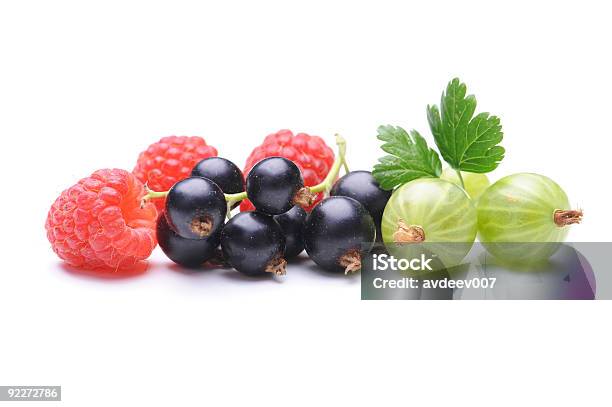 Blackcurrant Frambuesas Y De Gooseberry Foto de stock y más banco de imágenes de Alimento - Alimento, Color - Tipo de imagen, Comida vegetariana
