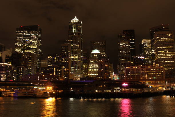 istock City Of Seattle By Night 922728678
