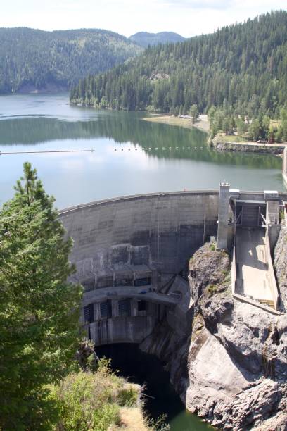 istock Boundary Dam On The Pend Oreille River 922730296