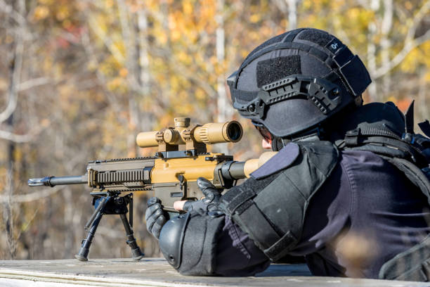 istock Swat Police Officer Shooting With Firearm 922735102