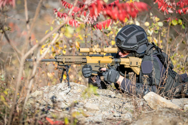 istock Swat Police Officer Shooting With Firearm 922735122