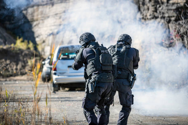 istock Swat Police Officers Shooting With Firearm 922735136