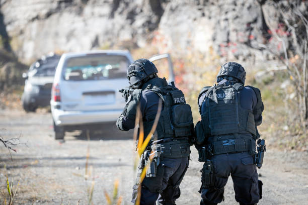istock Swat Police Officers Shooting With Firearm 922735148