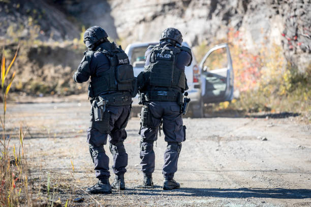 istock Swat Police Officers Shooting With Firearm 922735214