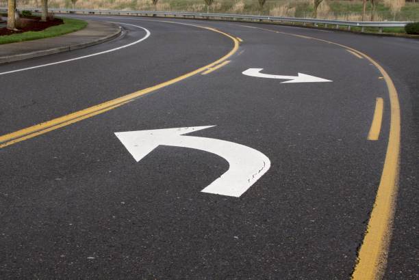 istock Left And Right Turn Arrows On Curved Street 922735270