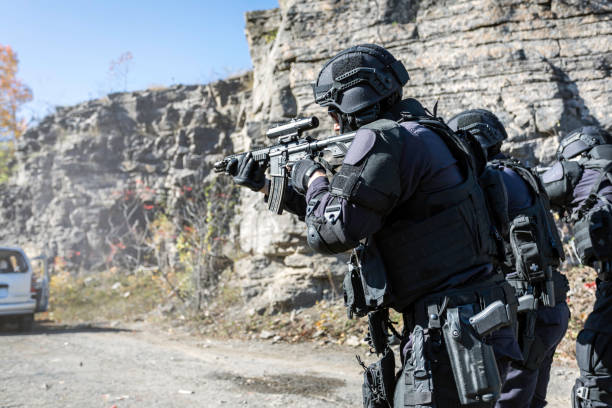 istock Swat Police Officers Shooting With Firearm 922735348