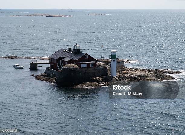 있는 작은 섬 등대 근처 스웨덴 코스트 0명에 대한 스톡 사진 및 기타 이미지 - 0명, 가정 생활, 건축