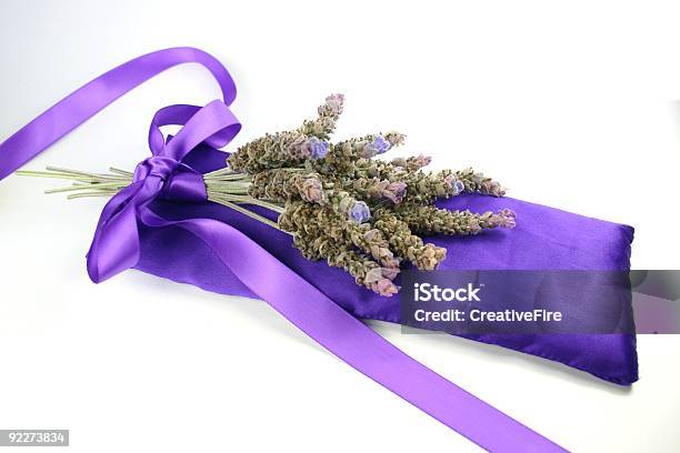 Relaxante Lavanda - Fotografias de stock e mais imagens de Almofada - Roupa de Cama - Almofada - Roupa de Cama, Aromaterapia, Bouquet