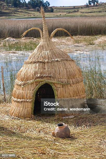 Totorainsel Stockfoto und mehr Bilder von Auf dem Wasser treiben - Auf dem Wasser treiben, Farbbild, Fotografie