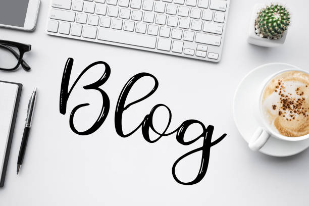 blogging, blogg begrepp idéer med arbetsbord - blogga bildbanksfoton och bilder