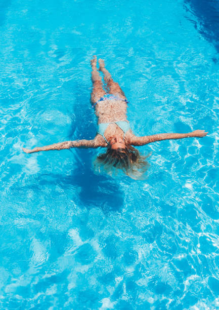 istock Woman Relaxing In Swimming Pool Water 922765410
