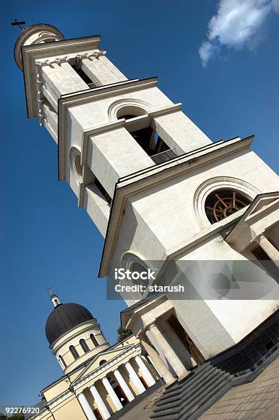 Foto de Igreja E Torre Do Sino e mais fotos de stock de Arquitetura - Arquitetura, Azul, Branco