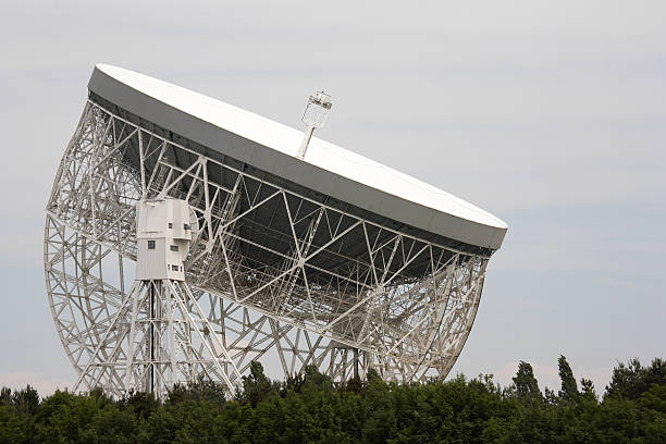 lovell radiotélescope - jodrell bank radio telescope dish cheshire astronomy telescope observatory photos et images de collection