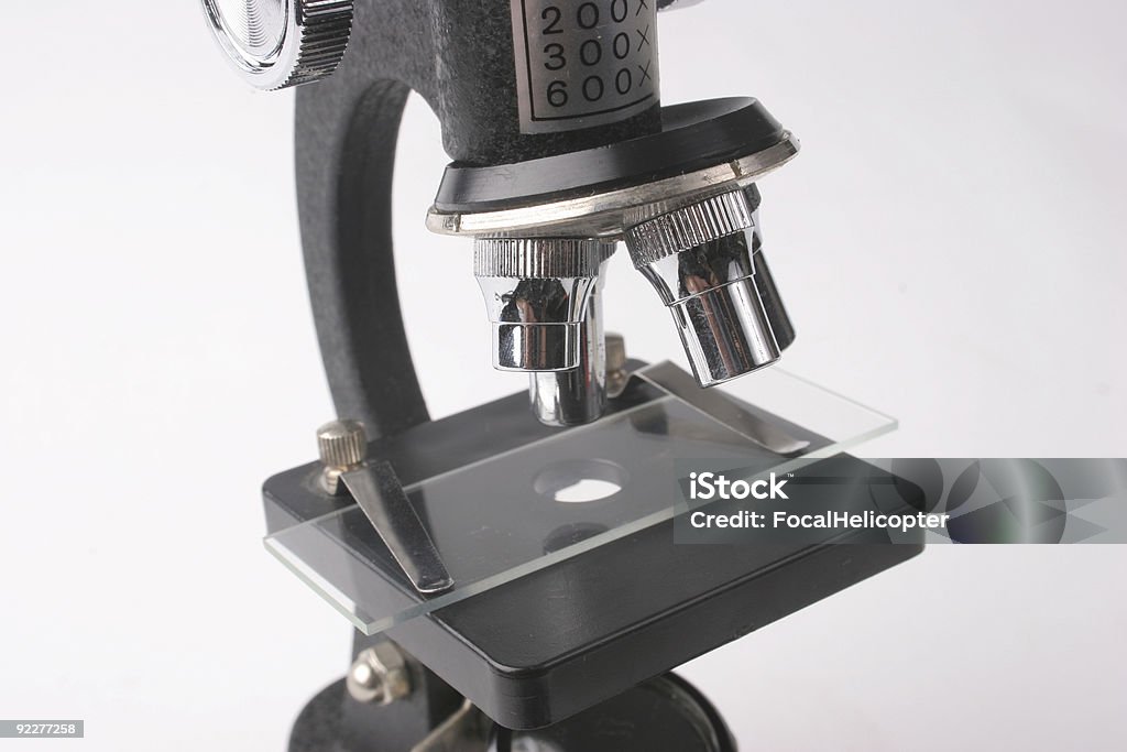 Bajo el microscopio - Foto de stock de Blanco - Color libre de derechos