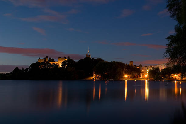 linlithgow al crepuscolo - linlithgow palace foto e immagini stock