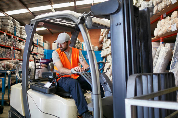 istock Worker driving forklift in carpet factory 922778404