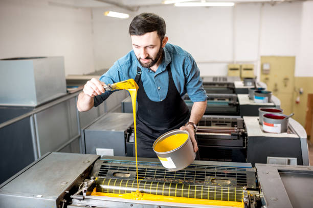 istock Typographer with paint at the manufacturing 922778488