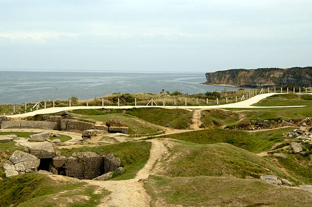 pointe de-hoc memorial park - omaha beach zdjęcia i obrazy z banku zdjęć