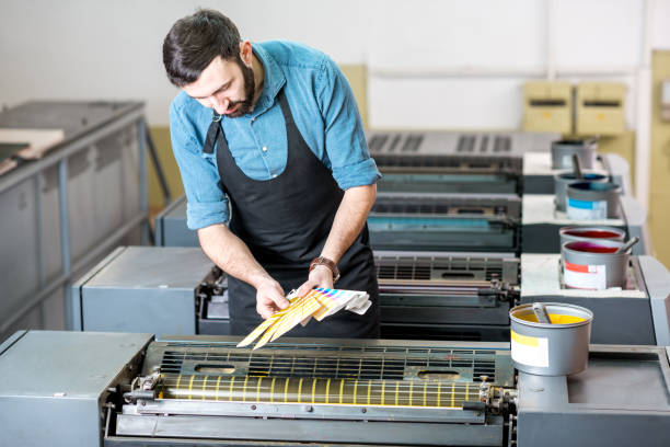 istock Choosing color at the printing manufacturing 922779326
