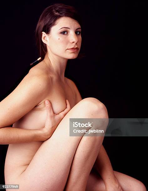 Ritratto Di Una Bella Ragazza - Fotografie stock e altre immagini di A petto nudo - A petto nudo, Adulto, Arte del ritratto