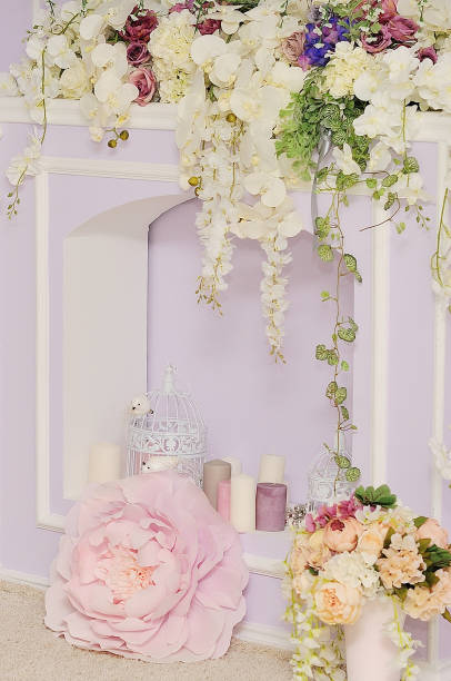istock Fireplace decorated with flowers. 922779588