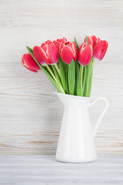 istock Red tulip flowers bouquet 922783304