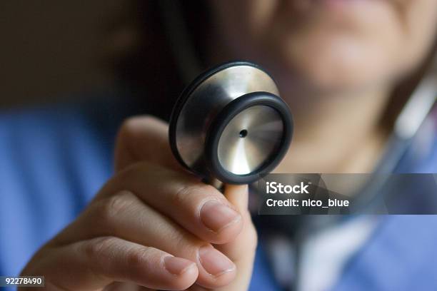 Estetoscopio Médico Foto de stock y más banco de imágenes de Adulto - Adulto, Agarrar, Asistencia sanitaria y medicina