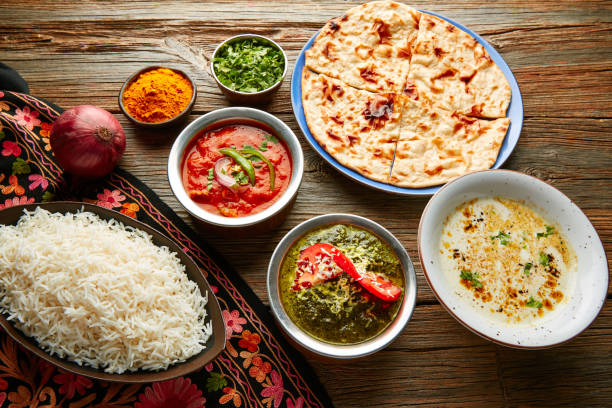 istock Palak Panner and Chicken Tikka Masala indian 922785104