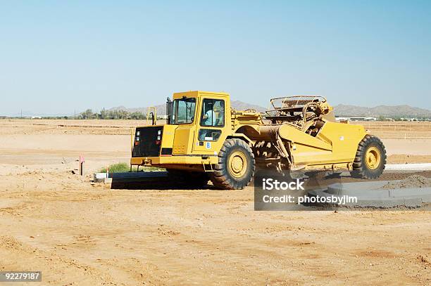 Nova Residencial Ruas - Fotografias de stock e mais imagens de Raspador - Veículo de Construção - Raspador - Veículo de Construção, Machinery, Buldózer