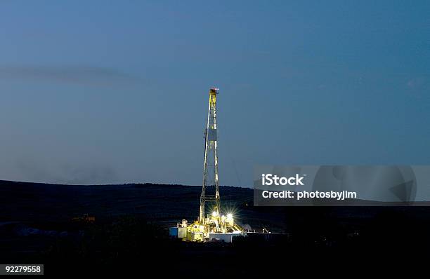 Plataforma De Perfuração - Fotografias de stock e mais imagens de Bomba Petrolífera - Bomba Petrolífera, Broca, Campo Petrolífero