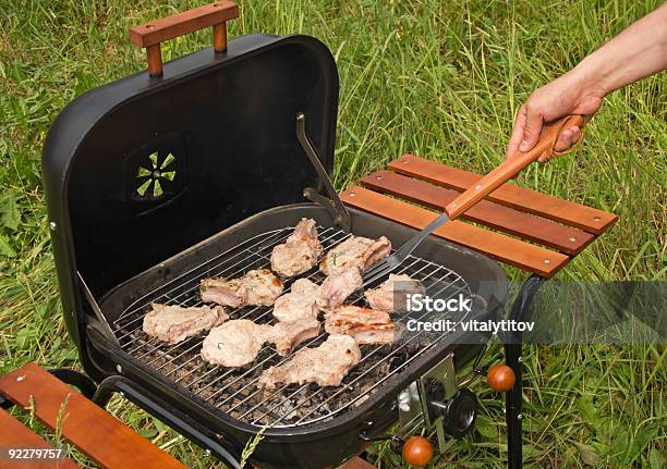 Parrilla Para Asar Foto de stock y más banco de imágenes de Actividad de fin de semana - Actividad de fin de semana, Aire libre, Alimento