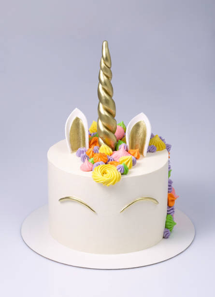 istock Unicorn birthday baby cake 922797732