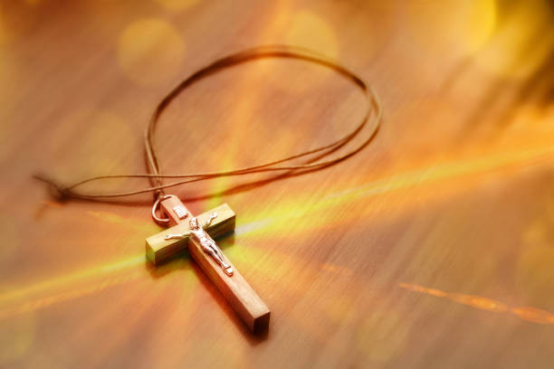 istock Crucifix on a wooden table with glitters 922798438