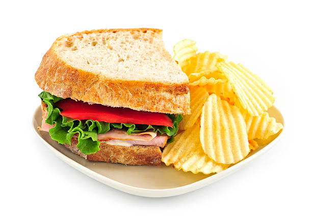 panino e patatine fritte - sandwich turkey potato chip plate foto e immagini stock