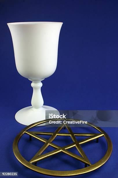 컵 및 Pentacle 금-금속에 대한 스톡 사진 및 기타 이미지 - 금-금속, 내부, 동의