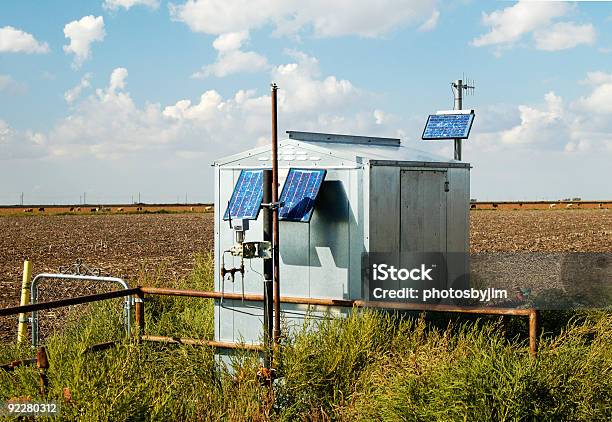 Energia Solare - Fotografie stock e altre immagini di Ambiente - Ambiente, Amperaggio, Benzina