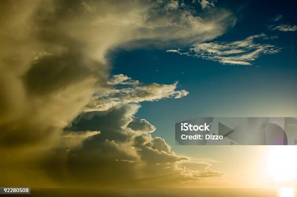 Spektakuläre Sturm Auf Dem Meer Stockfoto und mehr Bilder von Bedecken - Bedecken, Dramatischer Himmel, Dunkel