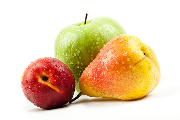 мокрый фрукты - wet apple стоковые фото и изображения