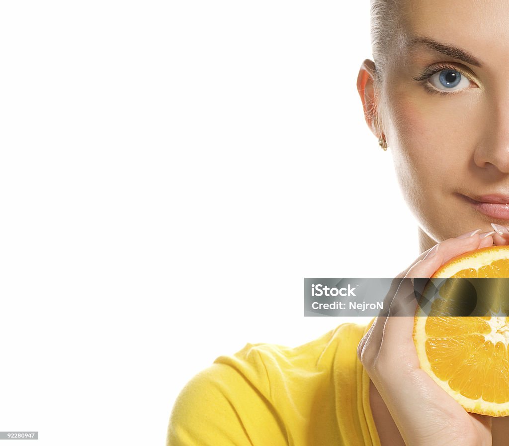 Hermosa Chica con jugoso naranja - Foto de stock de Adulto libre de derechos