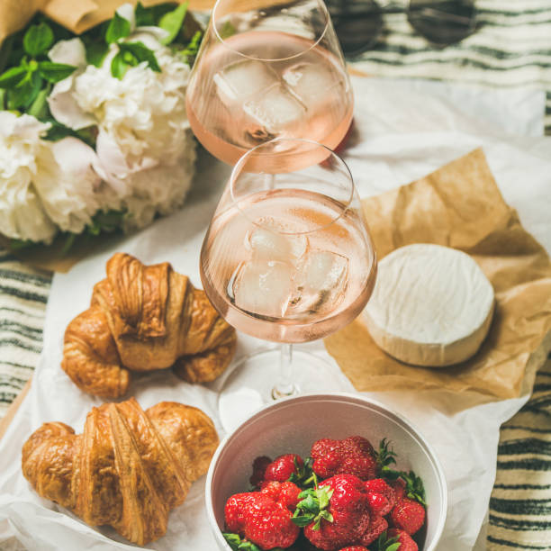 istock French style romantic summer picnic setting, square crop 922813716