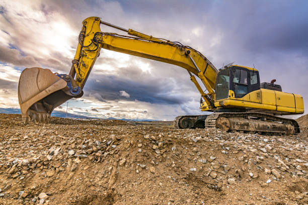 istock Outdoor quarry with heavy machinery 922814472