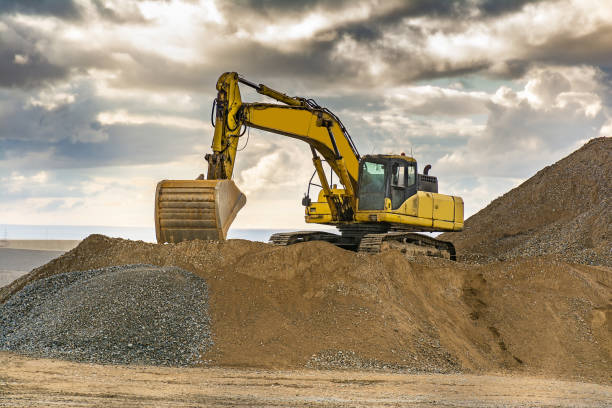 istock Outdoor quarry with heavy machinery 922814582