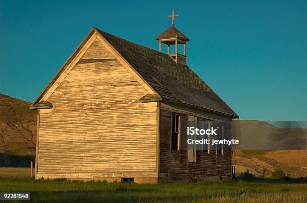 Iglesia Old Rural Foto de stock y más banco de imágenes de Alberta - Alberta, Badlands, Iglesia