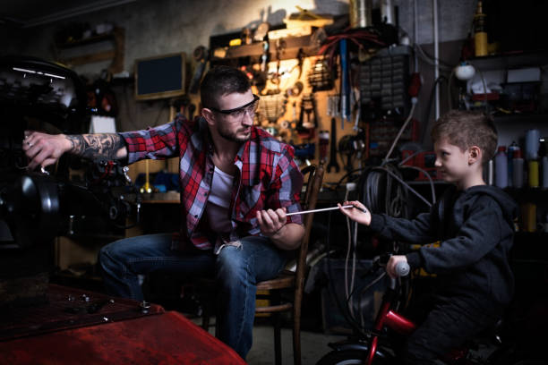 istock Motorcycle repair shop 922816140