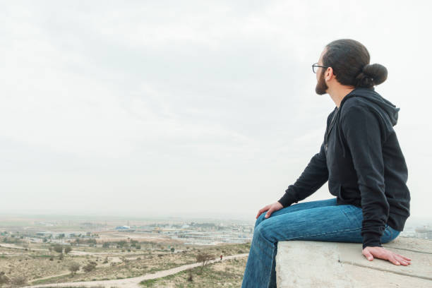 istock Male tourist admires the view 922821340