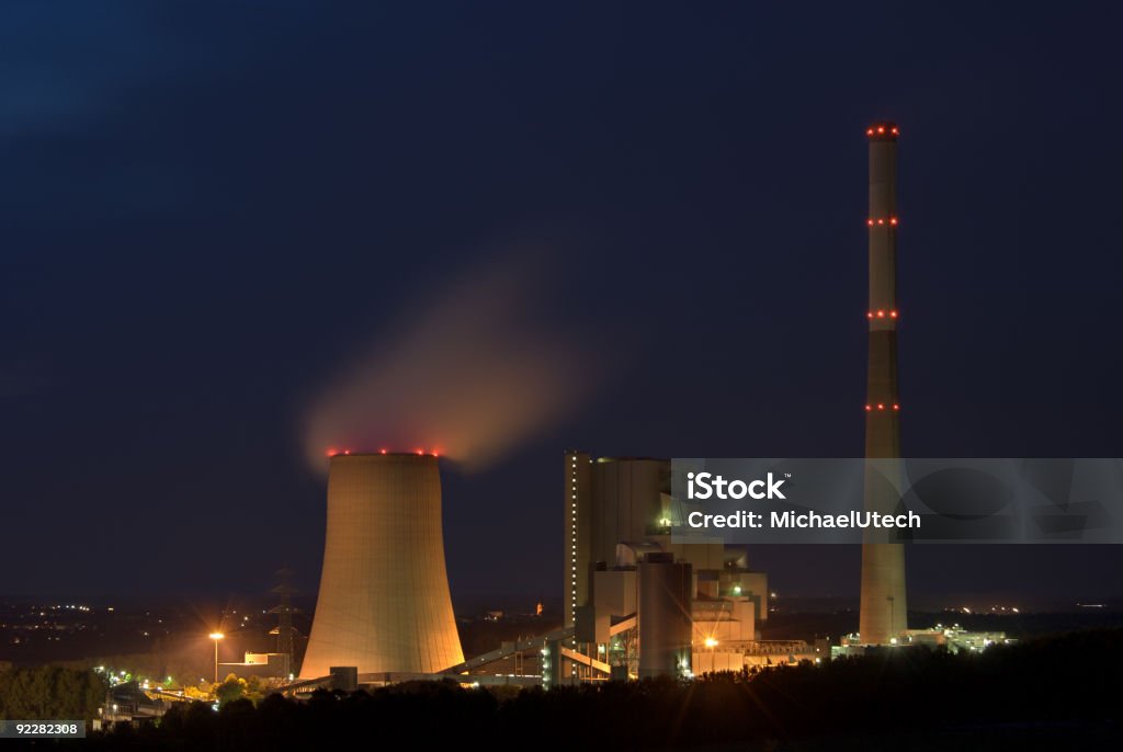 Estação elétrica à noite - Foto de stock de Carvão royalty-free