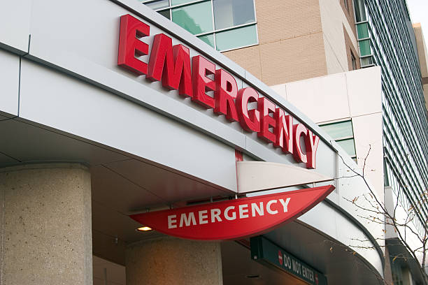 panneaux d'urgence - emergency sign photos et images de collection